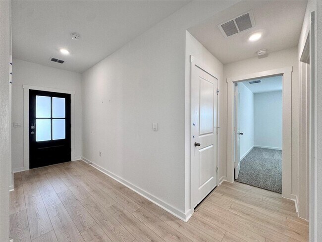 Building Photo - 1821 Lazy Acrs St