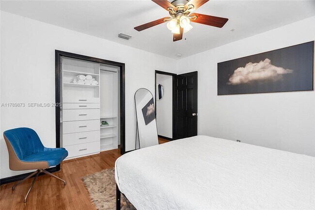 Building Photo - 660 NE 121st St