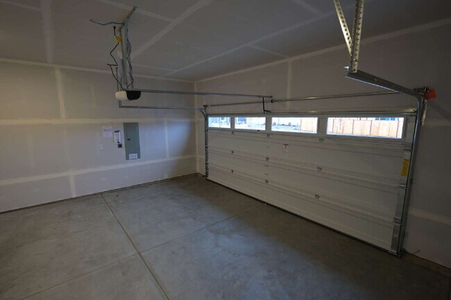 Building Photo - Beautiful New Home in Rolling Hills – Built in 2025