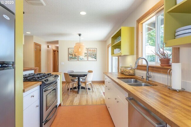 Building Photo - Brightwood