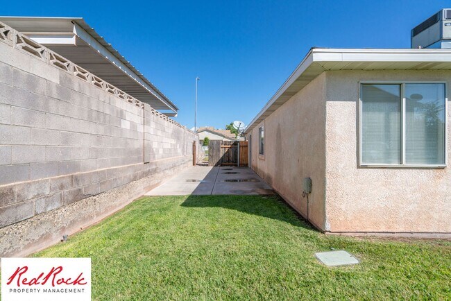 Building Photo - 2620 E 700 N