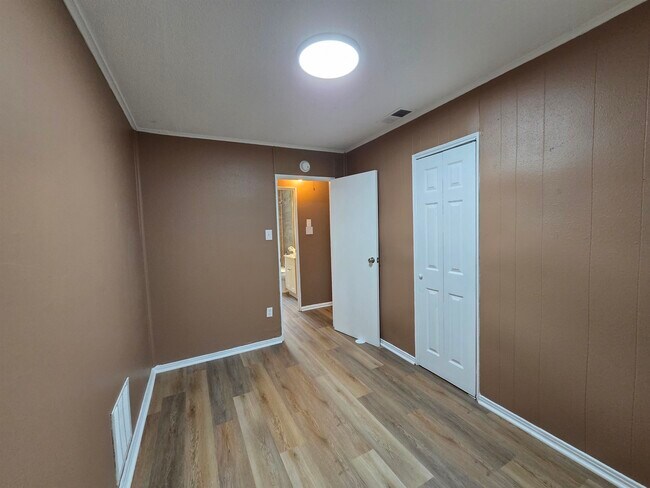 Building Photo - 3263 Baskin St