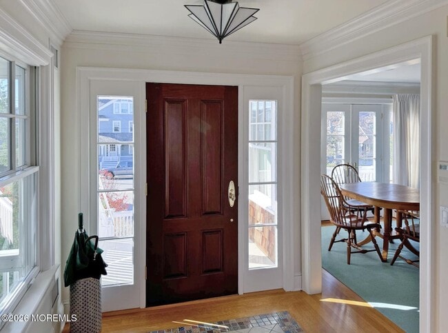 Building Photo - 985 East Ave