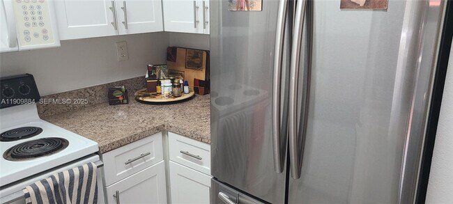 Building Photo - 220 SW 116th Ave