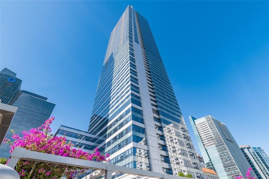 Building Photo - 1425 Brickell Ave