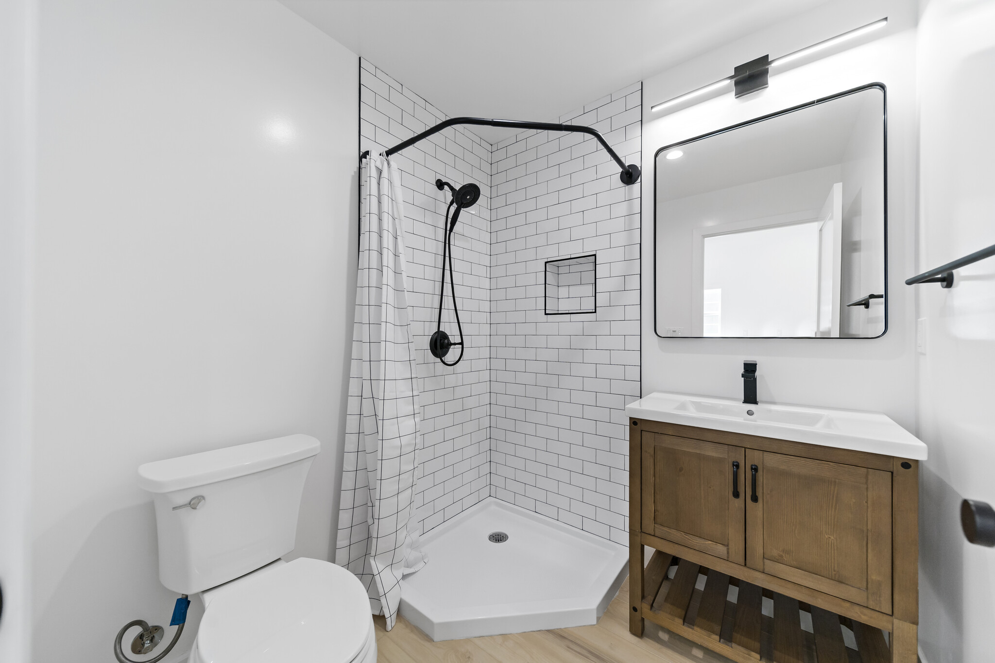 Guest Bathroom - 521 Mission St