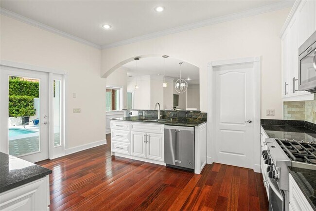 Building Photo - 9656 Bryanston Dr