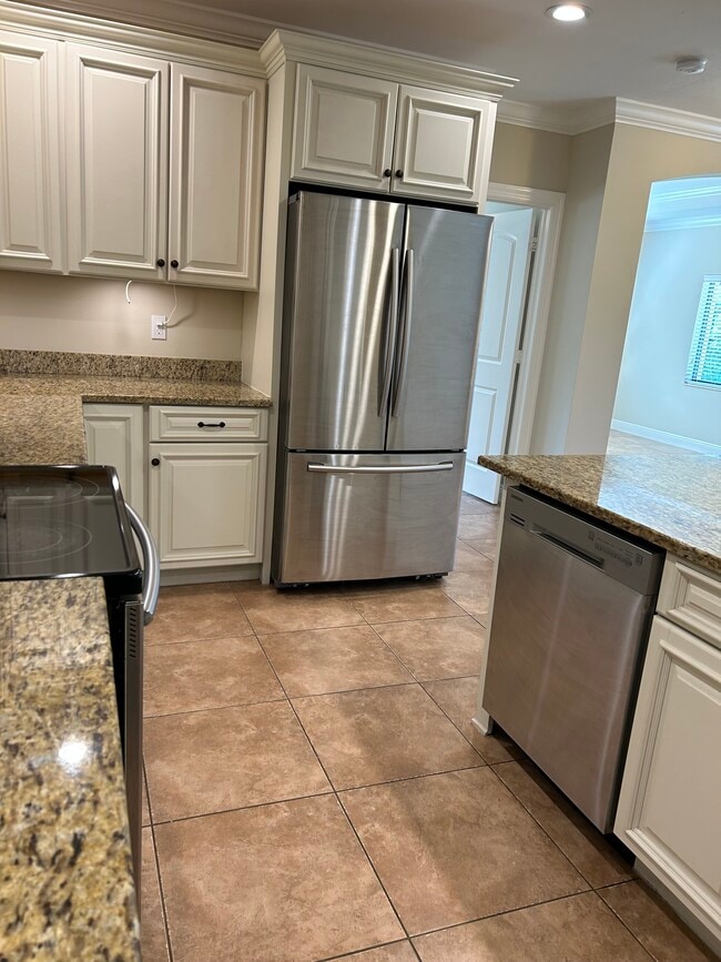 Building Photo - 4412 Vanda Dr