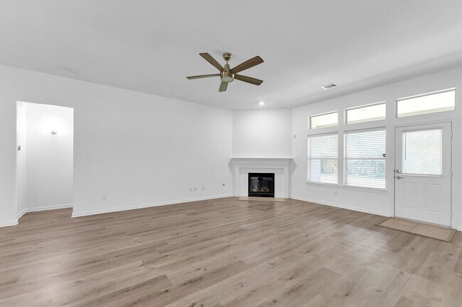 Building Photo - 14823 Yellow Begonia Dr
