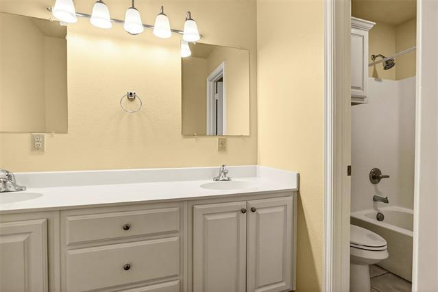 Building Photo - 1716 S Waco St