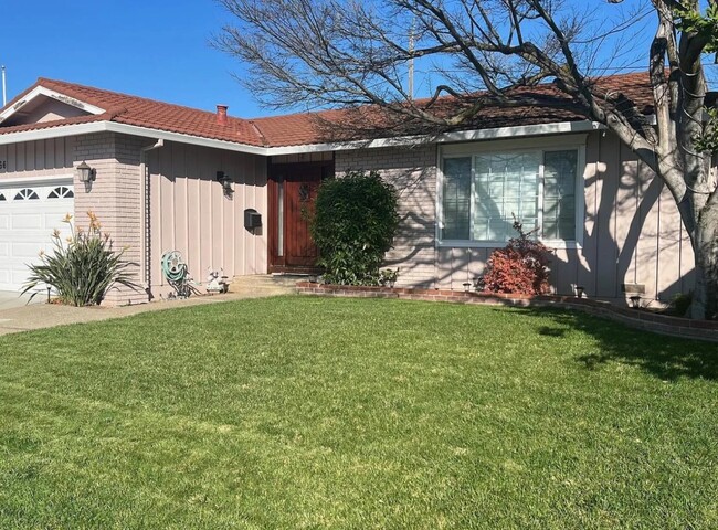 Building Photo - 6366 Tamalpais Ave
