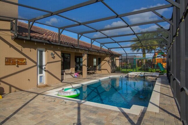 Building Photo - Beautiful 4 Bedroom/4 Bath in Belle Isle w...