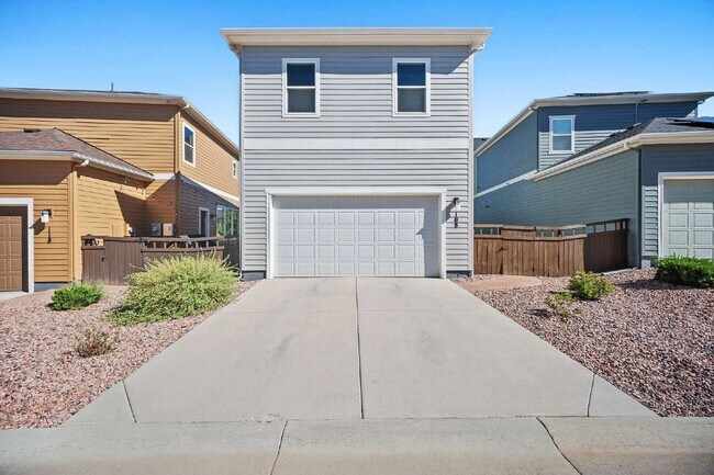 Building Photo - Modern 4 Bedroom, 2 Bathroom Westside Home with Balcony Views of Garden of the Gods!