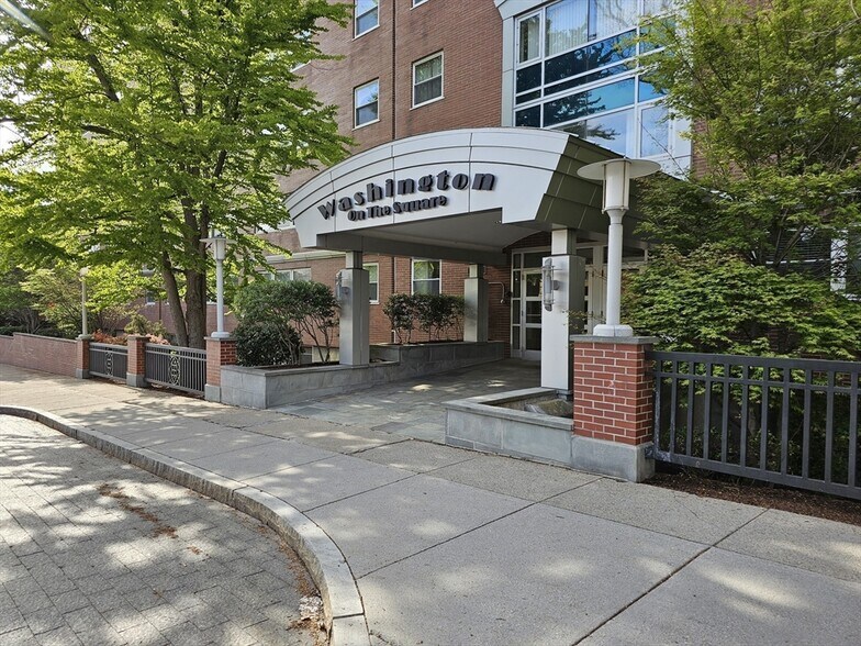 Building Photo - 1600 Beacon St