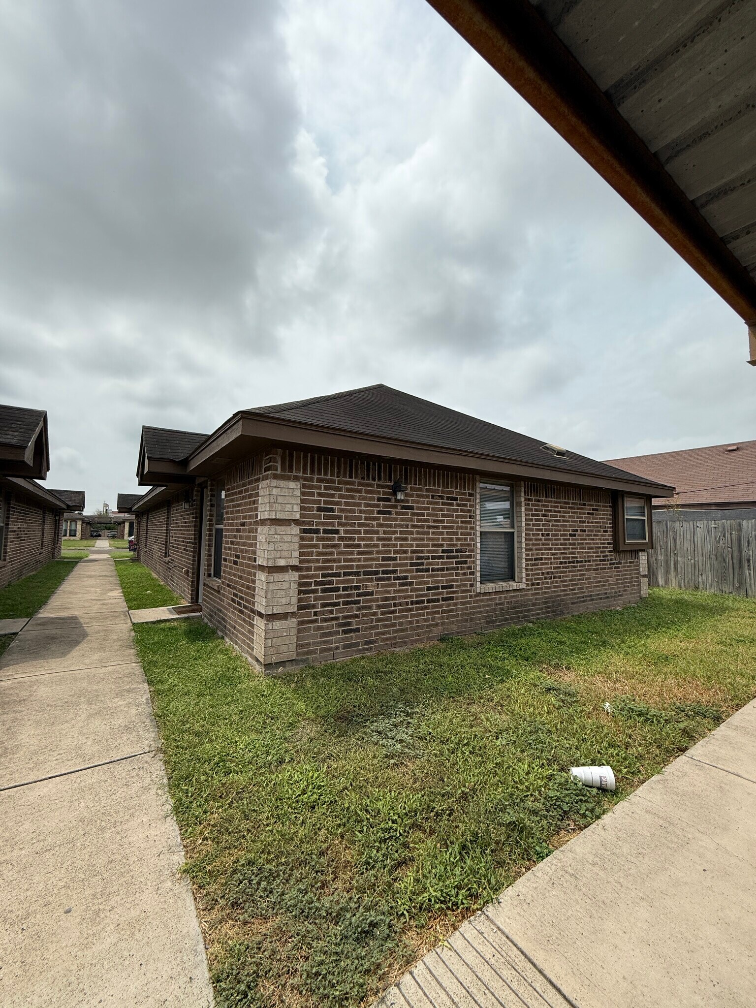Building Photo - 302 W Amy Dr
