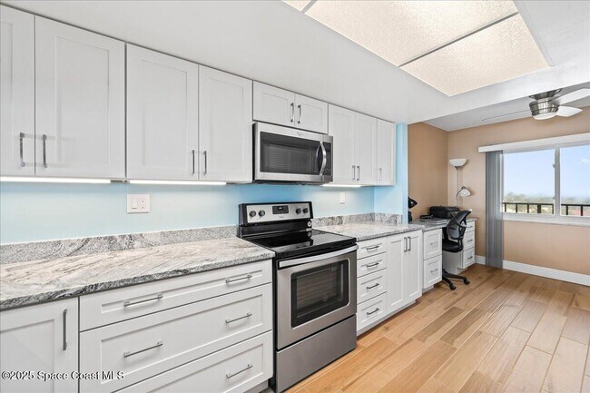 Building Photo - 3220 River Villa Way