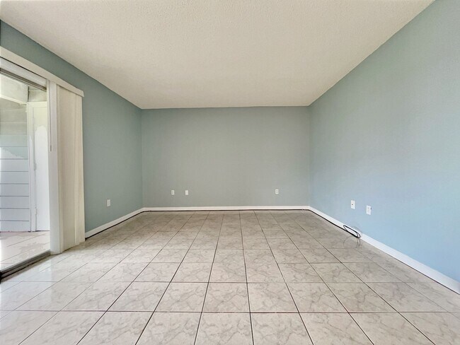 Building Photo - 865 Sky Lake Cir