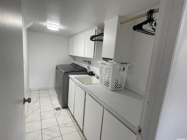Building Photo - 466 W 200 N