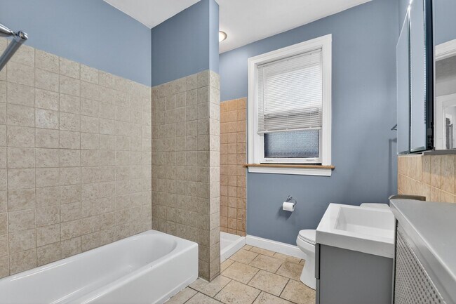 Building Photo - 6815 S Crandon Ave