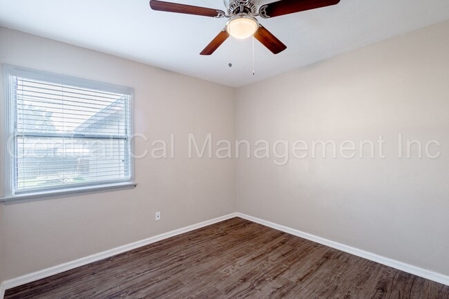 Building Photo - 3 Bedroom/1 Bath Home - $1850 per month!