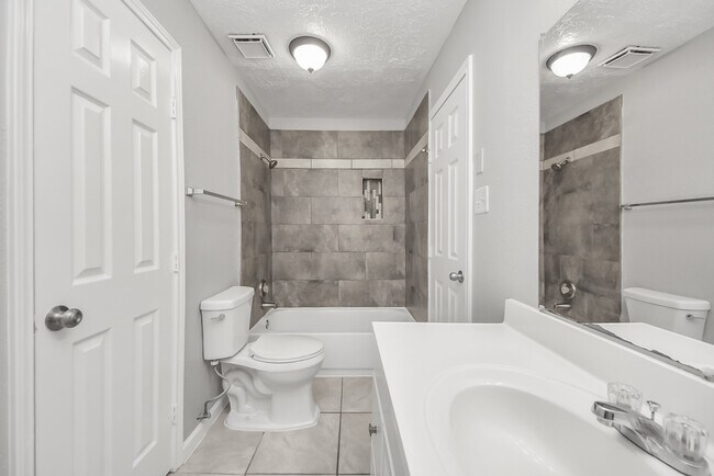 Building Photo - 10603 Thorncliff Dr