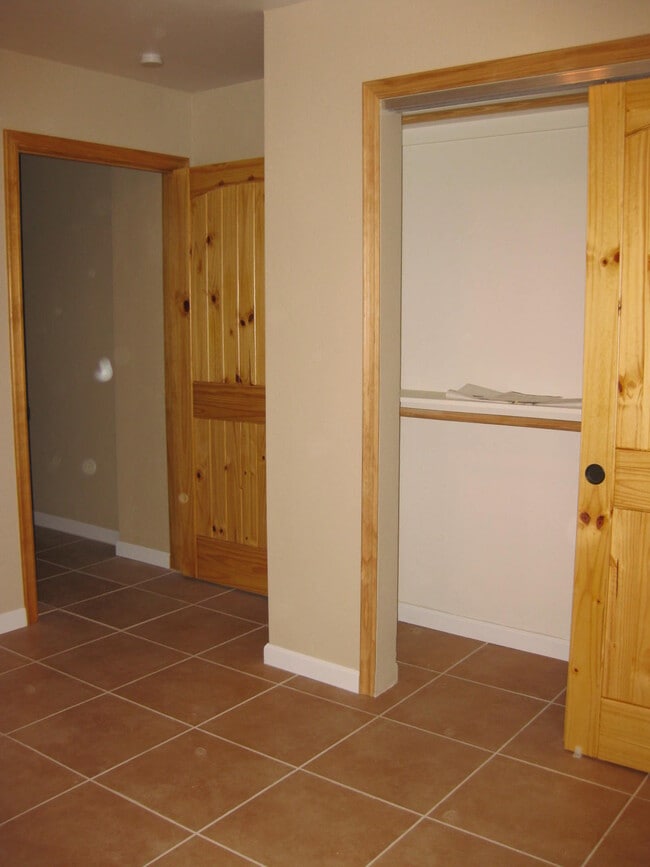 Building Photo - 2805 Fallbrook Ln