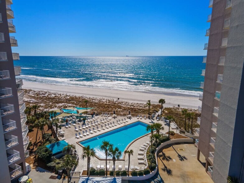 Building Photo - 7205 Thomas Dr