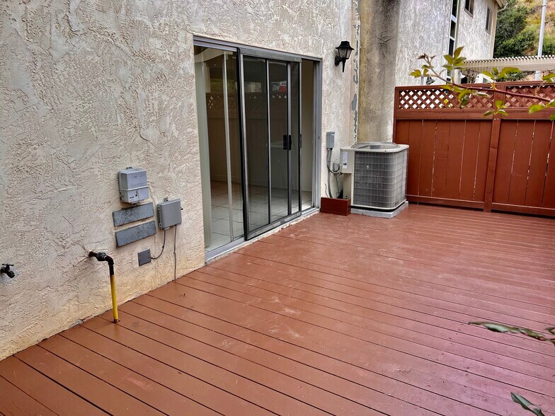 Building Photo - 2185 Haller St