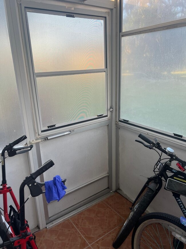 Building Photo - 153 Easthampton G