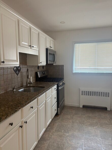 Building Photo - 49 Catalpa St