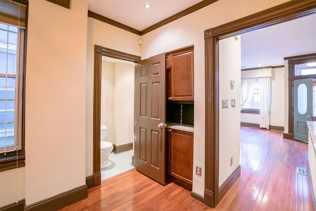 Building Photo - Charming Three Bed Point Breeze Townhome