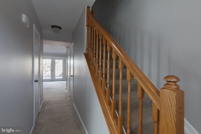 Building Photo - 3 Kingsbridge Ct