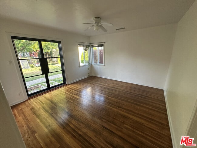 Building Photo - 4001 Chevy Chase Dr