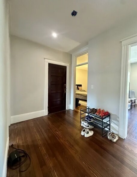 Building Photo - 1402 Beacon St