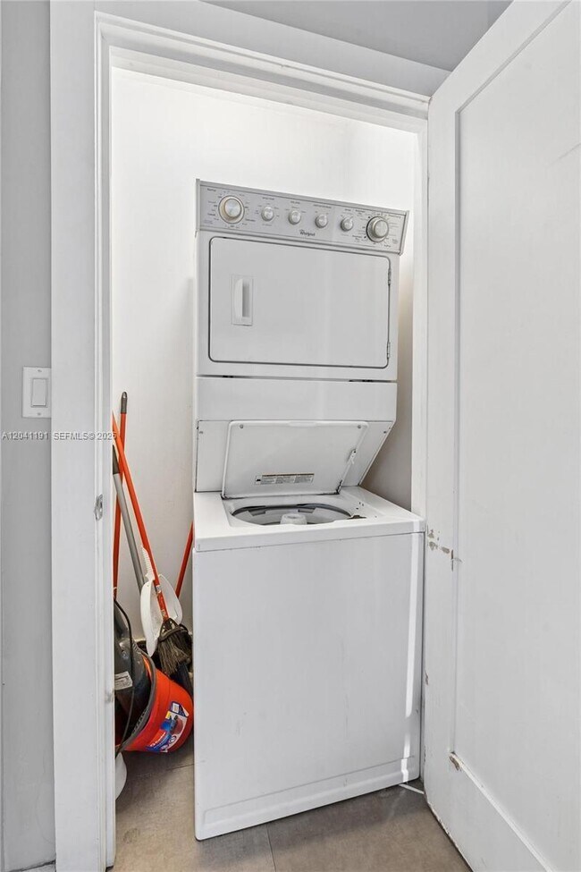 Building Photo - 435 NE 69th St