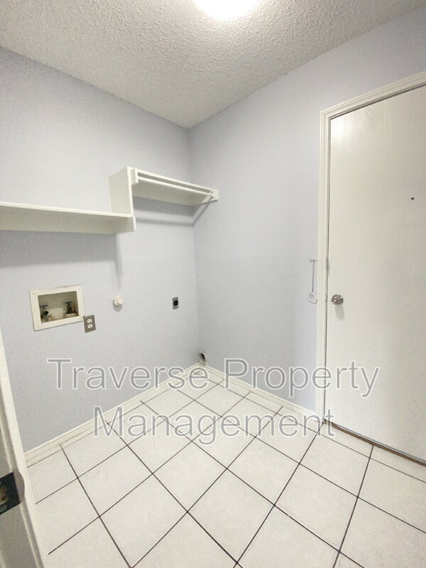 Building Photo - 5204 Vista Verde Dr