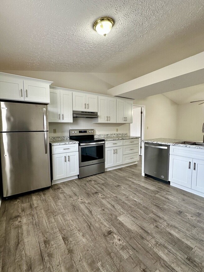 Building Photo - "Charming 3-Bed, 2-Bath Home in Cookeville – Your Perfect 1350 Sq Ft Retreat!"