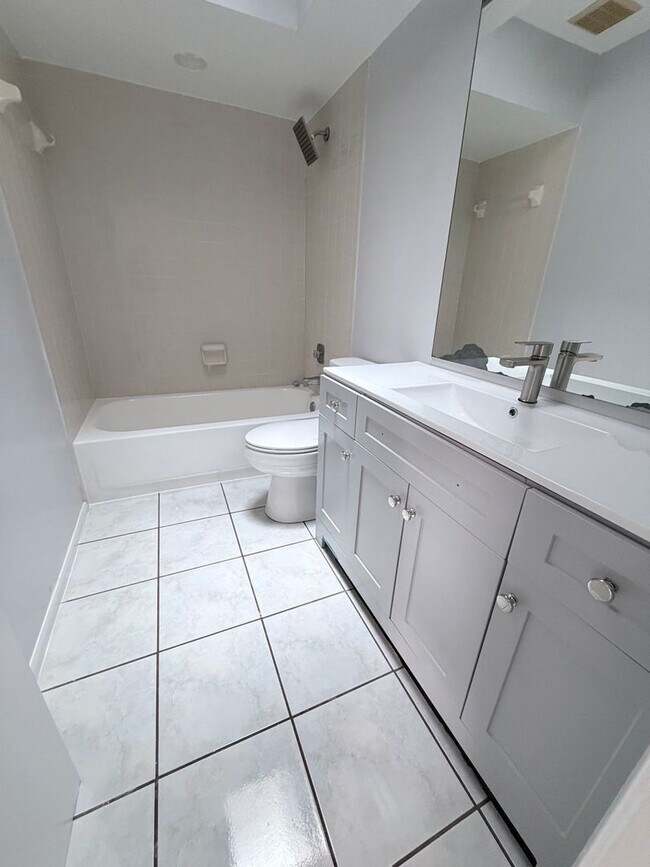 Building Photo - 8728 Jasmine Pond Dr