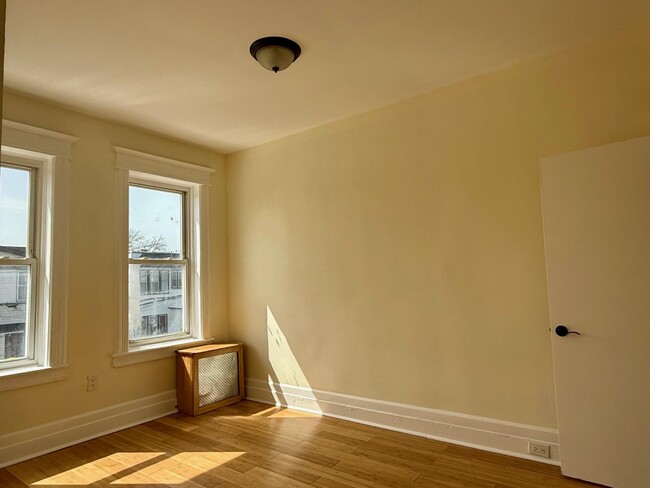 Building Photo - 90-39 76th St