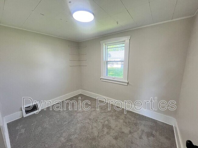 Building Photo - 4104 Y St