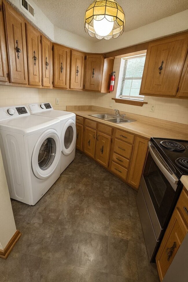 Building Photo - Now Leasing: Spacious 2-Bedroom, 1.5 or 2-Bath Units in a Prime Location!