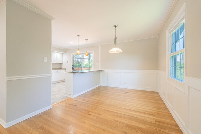 Building Photo - 21W458 Buckingham Rd