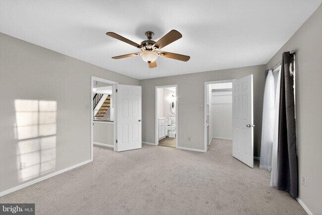 Building Photo - 933 Washington Pl