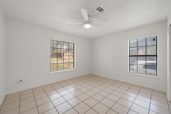 Building Photo - 303 Irma Dr