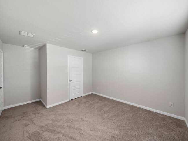 Building Photo - Almost New, Modern Look 4 Bed 3 Bath House in Van Alstyne Available Now!