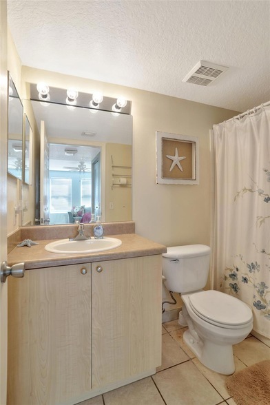 Building Photo - 723 Villa Cir