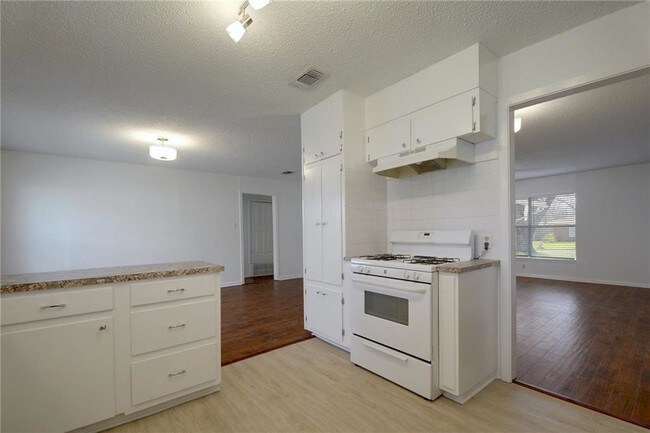 Building Photo - 1510 Northridge Dr