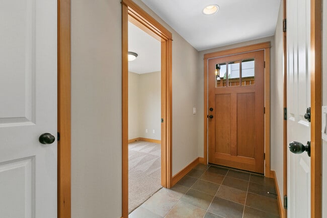Building Photo - BEAUTIFUL Urban Townhome in Coveted West S...