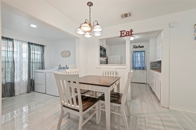 Building Photo - 1310 Harris Way