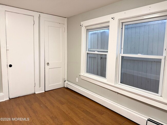 Building Photo - 1102 Drummond Ave